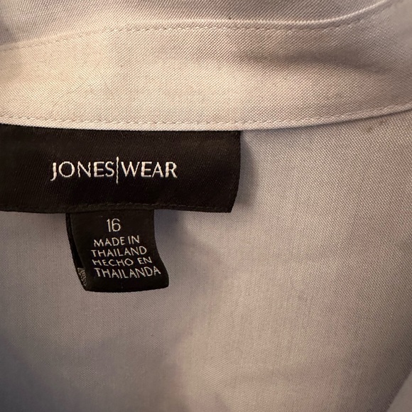Like new Jones Wear light blue blouse - Picture 5 of 5